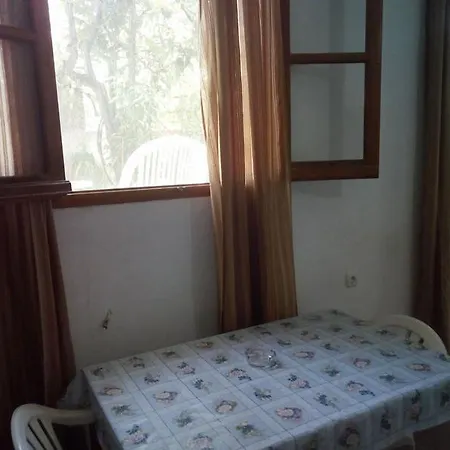 Youth Hostel *